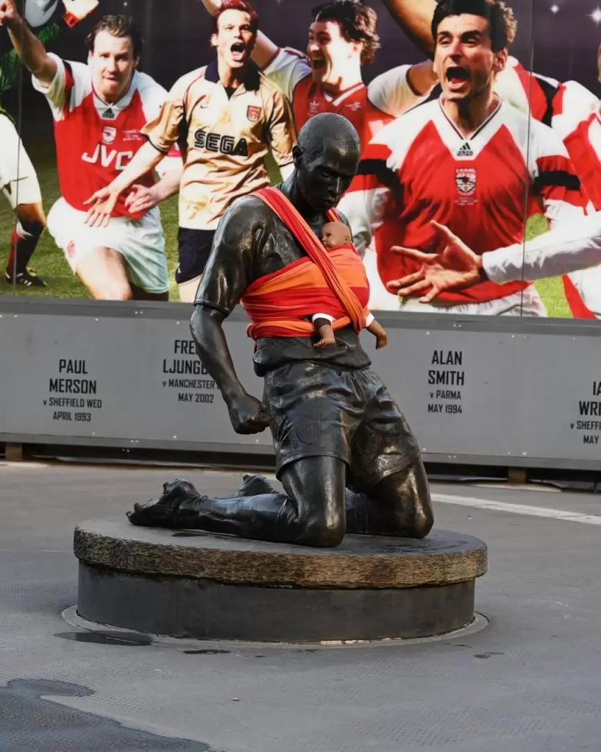 La estatua de Thierry Henry en el exterior del Emirates Stadium.