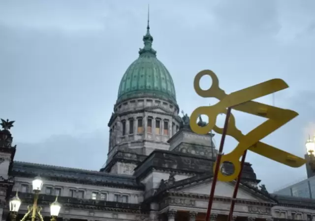 Docentes universitarios convocaron a tres das de paro y marcha nacional.