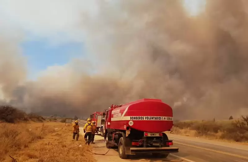 San Esteban y Dolores en riesgo extremo por los incendios en cercanas de Capilla del Monte.