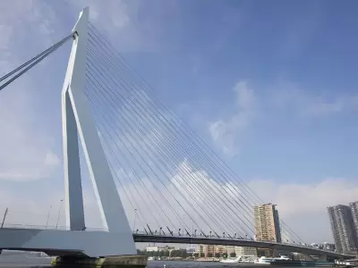 El turstico puente de la ciudad puerto se vio ensombrecido por un episodio de sangre que se investiga como posible acto terrorista.