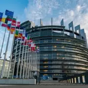 Los eurodiputados avalan que Ucrania ataque Rusia con armamento occidental