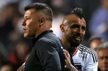 El entrenador argentino junto a su hombre ms valioso: Arturo Vidal