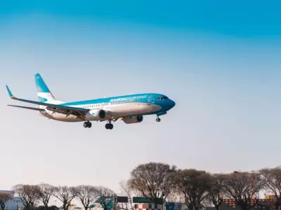 El avin de Aerolneas Argentinas que perdi un neumtico tras aterrizar en Aeroparque./