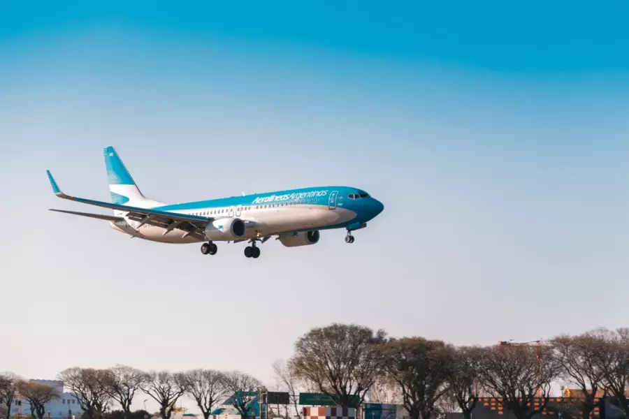 El avin de Aerolneas Argentinas que perdi un neumtico tras aterrizar en Aeroparque./