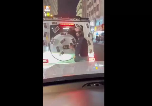 Locura en Dubai por un auto lleno de iPhone 16 y que podas llevarte