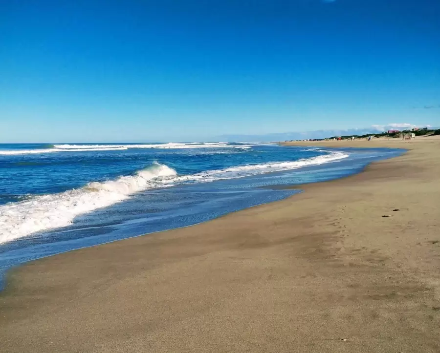 Mar Azul es una localidad balnearia costera del Mar Argentino.