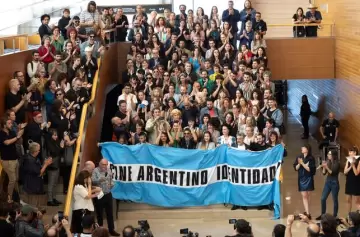 Actores argentinos protestaron el el Festival de Cine de San Sebastin.