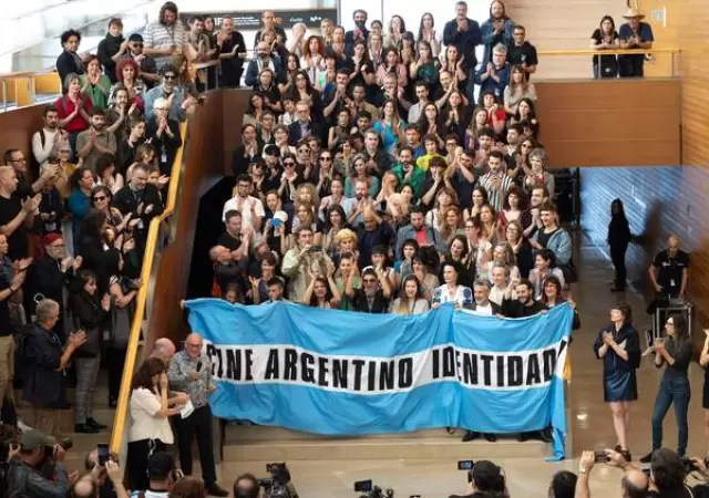 Actores argentinos protestaron el el Festival de Cine de San Sebastin.