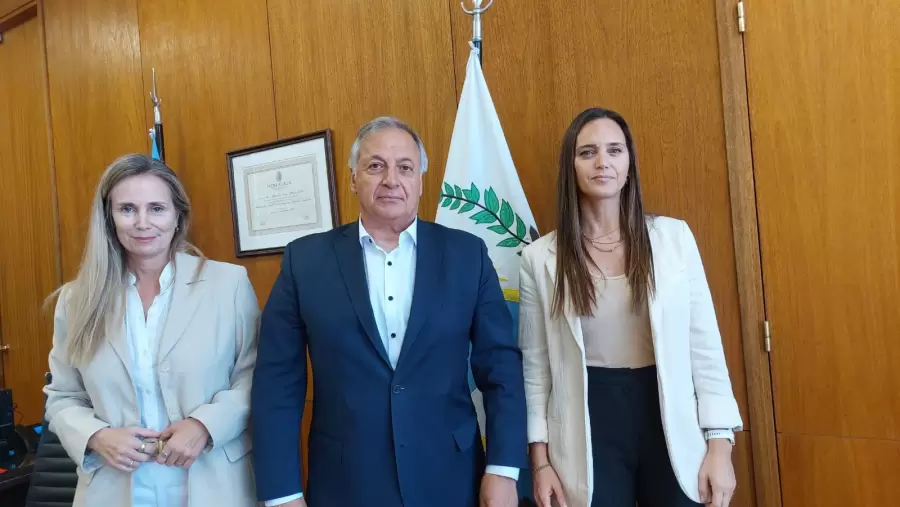 Alejandro Gull, titular del Ministerio Pblico Fiscal, junto a Laura Rousselle y Rosana Dottori.