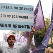 Aeronuticos marchan al Congreso en contra de la privatizacin de Aerolneas