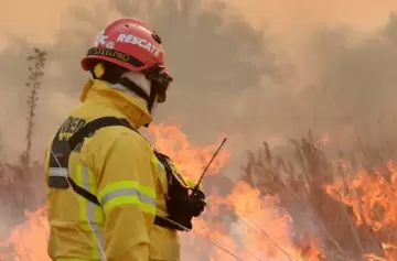 Continan activos cuatro focos de incendio en Crdoba.