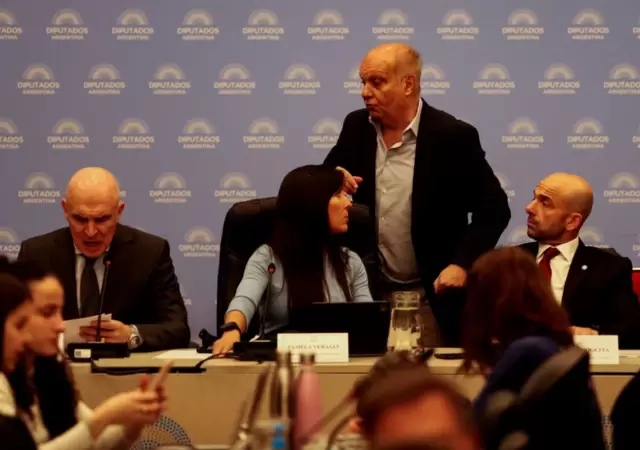 La reuni�n inici� con un informe del diputado del PRO, Hern�n Lombardi.