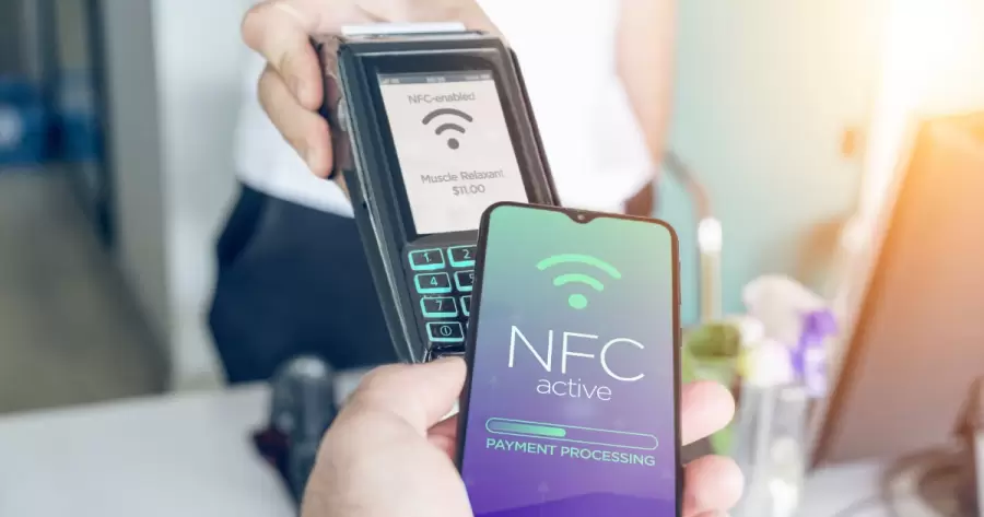 NFC es una tecnologa de comunicacin inalmbrica, de corto alcance y alta frecuencia que permite el intercambio de datos entre dispositivos.