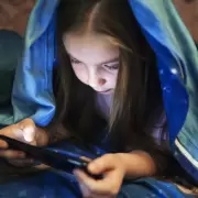 Niños con celular: las graves consecuencias de la sobreexposición a la tecnología