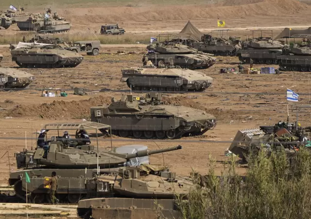 El movimiento de los blindados israel�es marca el inicio de una fuerte ofensiva que varios pa�ses intentaron evitar.