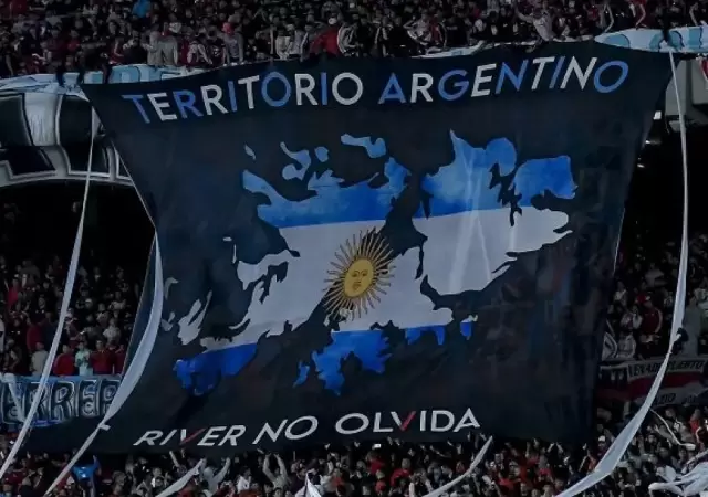La bandera con el mapa de las Islas Malvinas