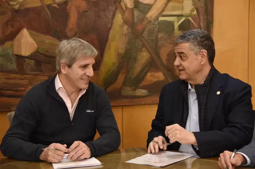 El ministro de Econom�a Luis Caputo junto al jefe de Gobierno porte�o, Jorge Macri. (Foto: archivo web)