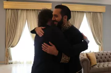 El presidente Javier Milei y el presidente de El Salvador Nayib Bukele