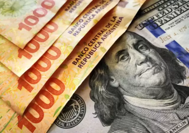 pesos y dolares