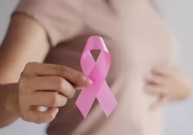 El 19 de octubre, el D�a Mundial de la Lucha contra el C�ncer de Mama, para sensibilizar y concientizar a la sociedad.