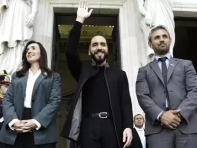 Despus de reunirse con su par, Javier Milei, el disruptivo lder centroamericano visit el Poder Legislativo y el Poder Judicial.