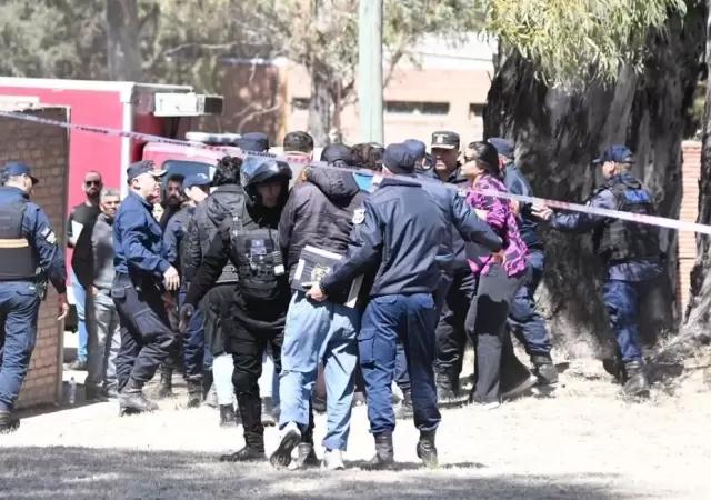 El padre de uno de los menores fallecidos cuando lleg� al lugar de los cr�menes.