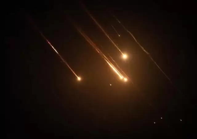 Ir�n dispar� m�s de un centenar de misiles sobre Israel.