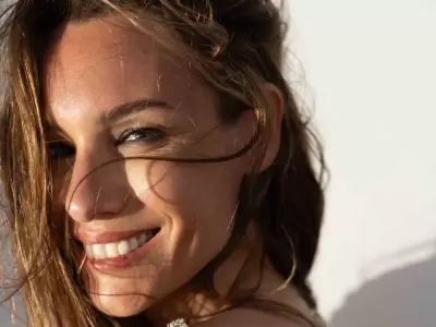 Pampita est en Chile, lejos de la prensa local.