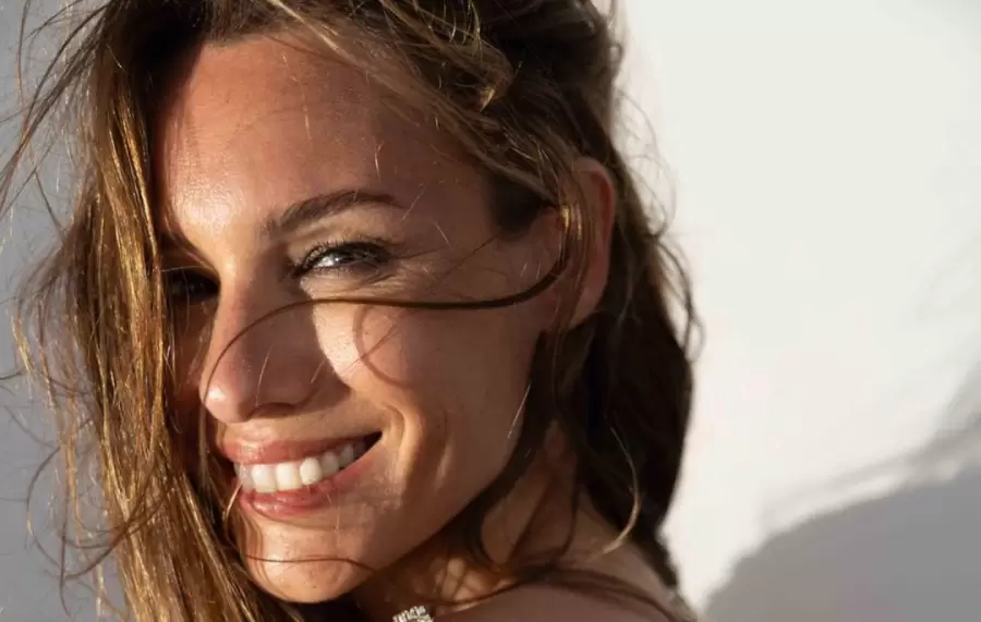 Pampita está en Chile, lejos de la prensa local.