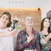 El fenómeno del "doom spending" sacude a millennials y centennials