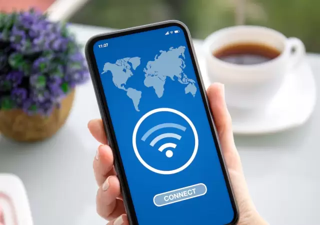 Las redes de wifi pueden estar creadas por gente que busca robarnos datos esenciales. �Cuidado con ellos!