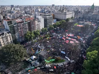 Marcha en la Plaza de los dos Congresos