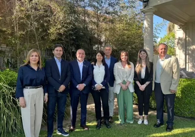 Macri con sus senadores nacionales