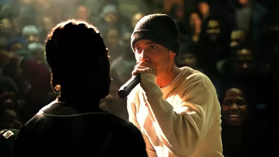 Marshall Bruce Mathers III, conocido artísticamente como Eminem, es un rapero, productor y actor estadounidense.