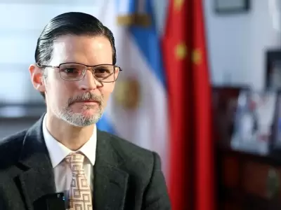 El exembajador de Argentina en China, Sabino Vaca Narvaja, durante una entrevista con Xinhua en Beijing .