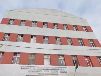 El adolescente tiene 16 a�os e ingres� al establecimiento con un rev�lver.