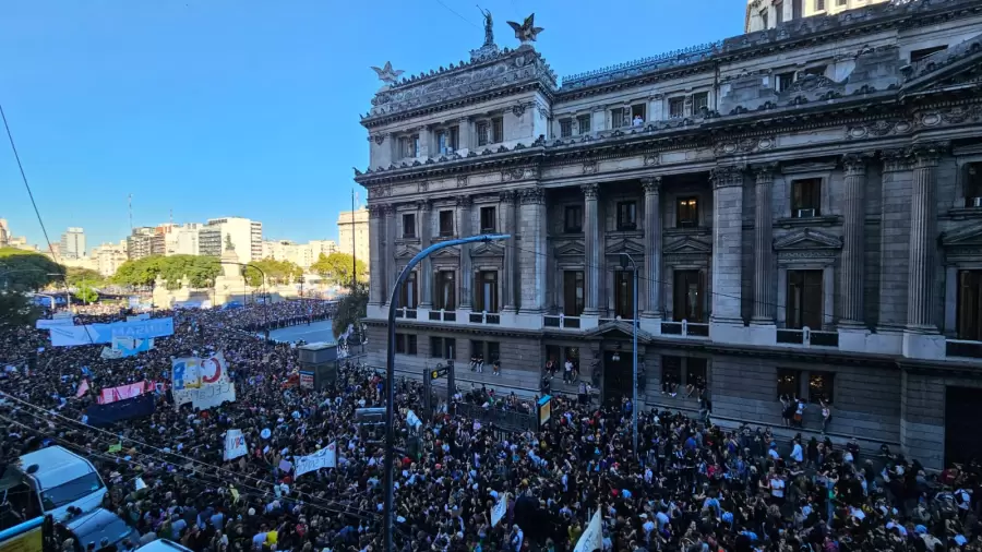"Hay muchos funcionarios nacionales que creen que el presidente está equivocado. Pasa que no le tienen respeto y le tienen miedo" (Osvaldo Llancafilo)