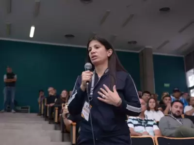 Acerc�ndose a los que est�n fuera del sistema
