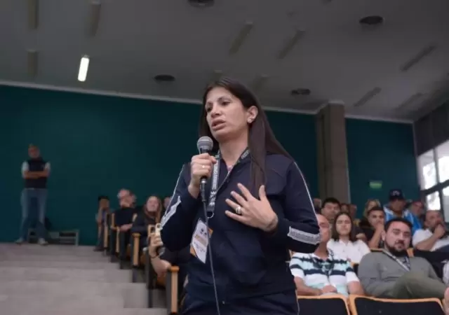 Acerc�ndose a los que est�n fuera del sistema