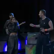 Tini Stoessel brill� en Saturday Night Live junto a Coldplay