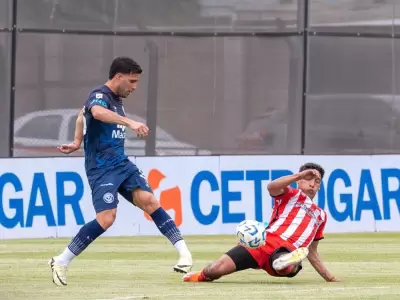 Duro partido se disput� en el estadio de Riestra.
