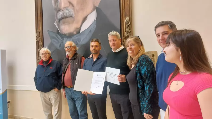 C�sar Russo, coordinador del Campeonato, junto a autoridades legislativas.