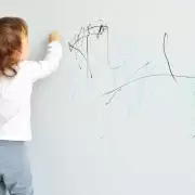 Infalible: te traemos un truco para limpiar los rayones de tus paredes