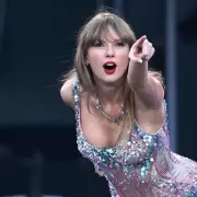 Taylor Swift super� a Rihanna y se convirti� en la reina de las fortunas musicales