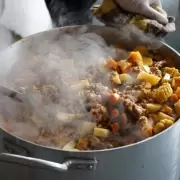 Vuelve la "Fila del Hambre" a la puerta de Capital Humano en reclamo de alimentos