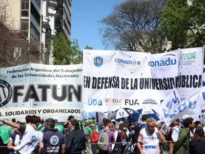 "Estamos bajo una pol�tica de destrucci�n de la salud p�blica, de la educaci�n, y de las jubilaciones de nuestros mayores" (Antonio Rosell�)