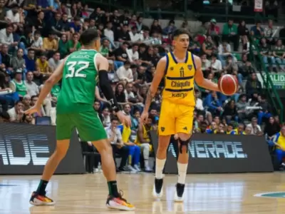 Boca arranc� con el pie derecho.