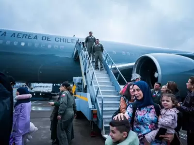 El avi�n de transporte vol� a Beirut con medicamentos e insumos y volvi� con 67 evacuados.