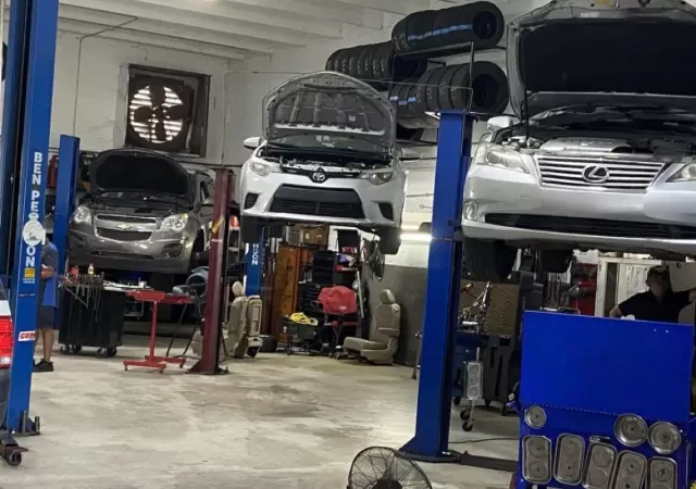 Auto en el taller.