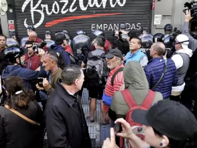 Fran Fijap qued� atrapado en un negocio.
